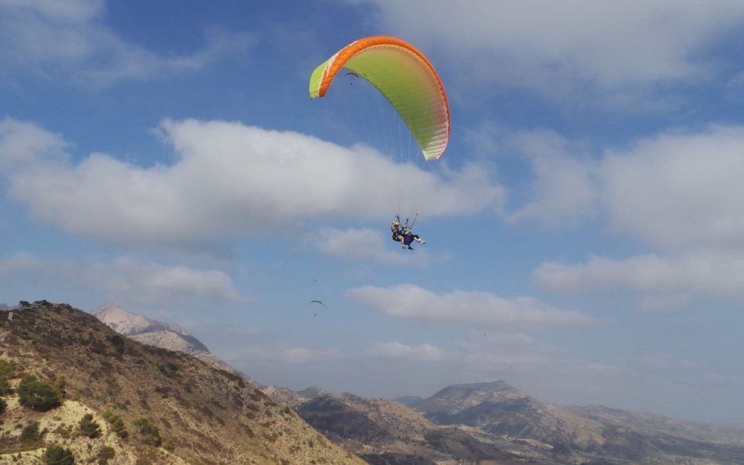 VUELOS EN PARAPENTE EN AGOST (ALICANTE)