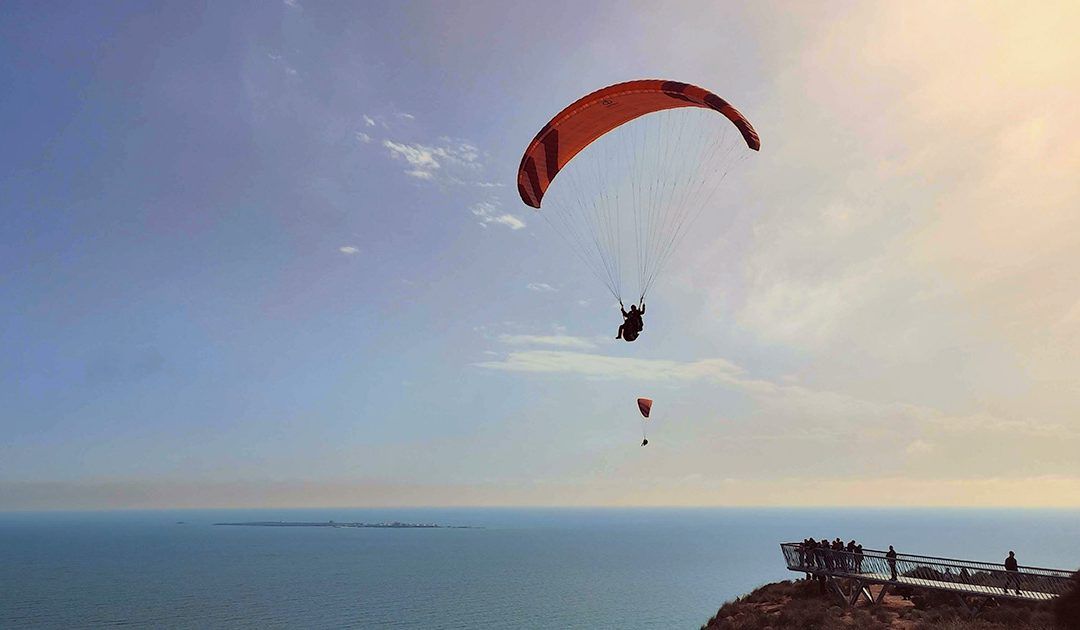Descubre la emoción del parapente en Alicante